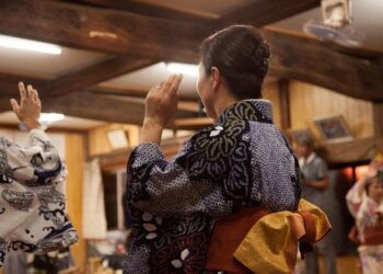 Authentic Local Experiences Proritize Immersion and Human Connection